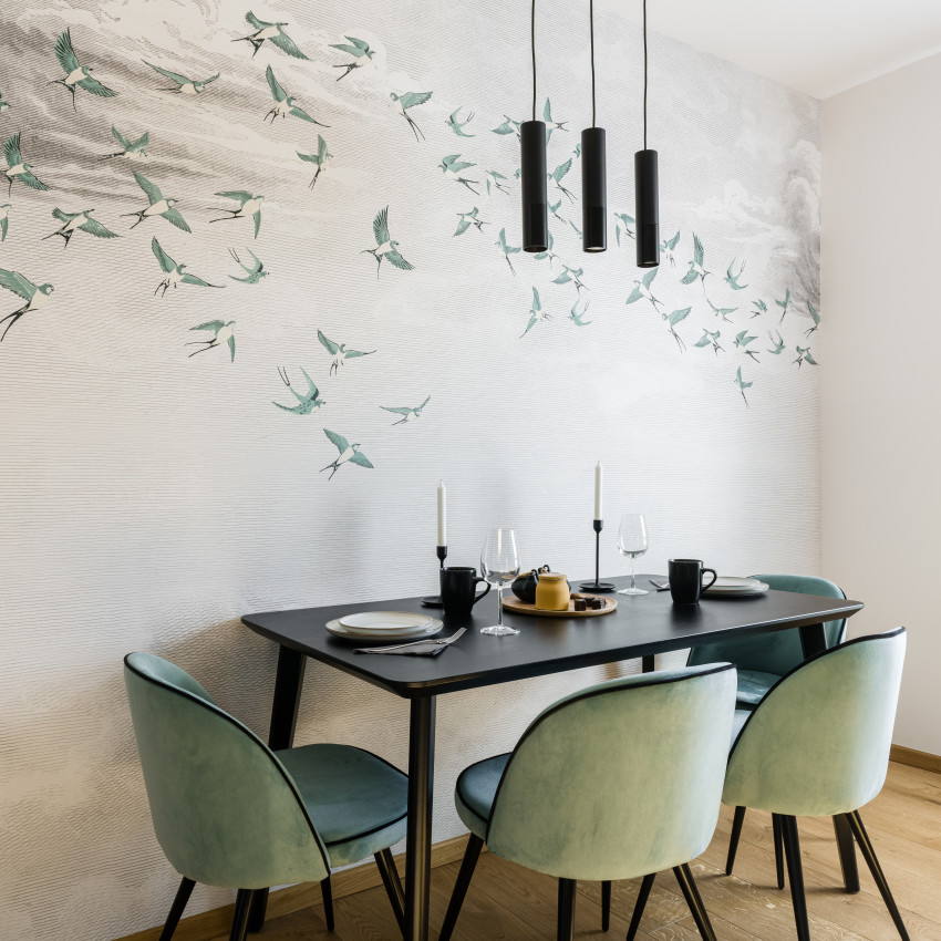 Swallow Cloud, Vert Opaline, PaperMint, un tapet cu păsări care zboară pe un fundal de nori, perfect pentru un dormitor modern